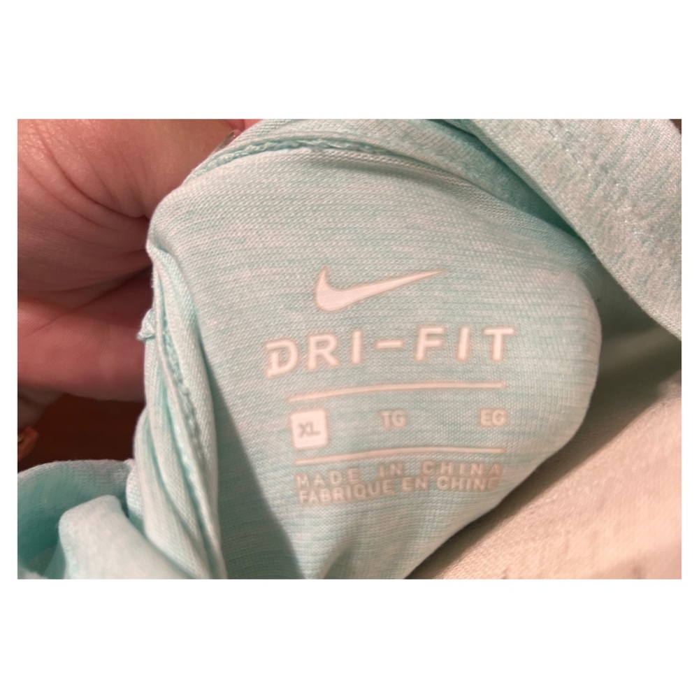 NIKE Women’s dri-fit, lightweight, long-sleeve t-shirt. Excellent condition.S-XL - Picture 3 of 3
